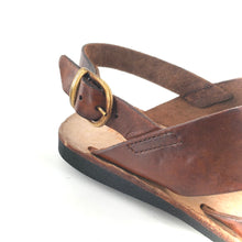 Charger l'image dans la galerie, Sandale Croisée en Cuir Marron Semelle Gomme
