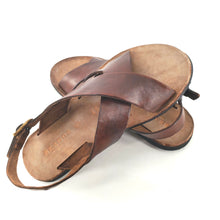 Charger l'image dans la galerie, Sandale Croisée en Cuir Marron Semelle Gomme