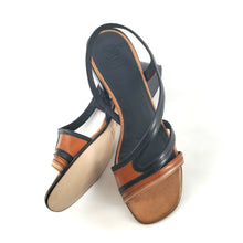 Charger l'image dans la galerie, Sandale Petit Talon Trotteur en Cuir Noir Cognac et Beige