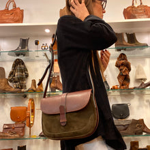 Charger l'image dans la galerie, Sac Bandoulière Bi-Matière en Cuir Marron et Daim Kaki