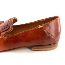 Charger l'image dans la galerie, Mocassin Patte Frangée et Pompons en Cuir Camel