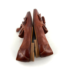 Charger l'image dans la galerie, Mocassin Patte Frangée et Pompons en Cuir Camel