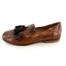 Charger l'image dans la galerie, Mocassin Patte Frangée et Pompons en Cuir Camel et Marron