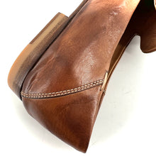 Charger l'image dans la galerie, Mocassin Patte Frangée et Pompons en Cuir Camel et Marron