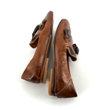 Charger l'image dans la galerie, Mocassin Patte Frangée et Pompons en Cuir Camel et Marron