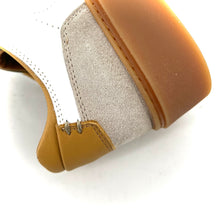 Load image into Gallery viewer, Basket en Cuir Blanc Kaki Jaune et Daim Craie