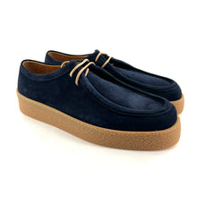 Load image into Gallery viewer, Chaussure Lacets Semelle Gomme en Daim Marine