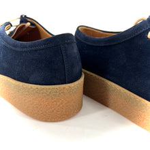 Load image into Gallery viewer, Chaussure Lacets Semelle Gomme en Daim Marine
