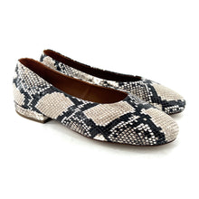 Charger l'image dans la galerie, Ballerine ÉGLANTINE en Cuir Imprimé Python