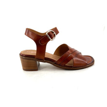 Charger l'image dans la galerie, Sandale Petit Talon Trotteur en Cuir Cognac