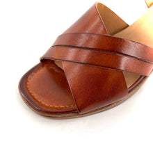 Charger l'image dans la galerie, Sandale Petit Talon Trotteur en Cuir Cognac