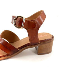 Charger l'image dans la galerie, Sandale Petit Talon Trotteur en Cuir Cognac