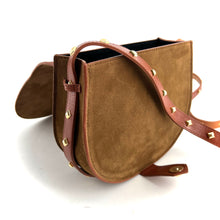 Charger l'image dans la galerie, Sac LE MAMOUR en Velours Caramel et Cuir Tobacco