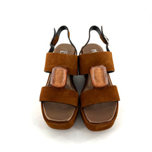 Charger l'image dans la galerie, Sandale Talon Compensé en Daim Camel et Cabochon Ton sur Ton