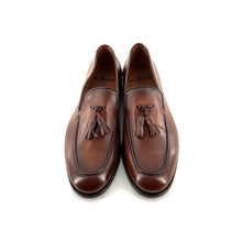 Load image into Gallery viewer, Mocassin à Pompons en Cuir Tabac