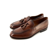 Load image into Gallery viewer, Mocassin à Pompons en Cuir Tabac