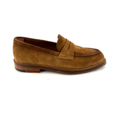 Load image into Gallery viewer, Mocassin Semelle Débordante en Daim Sable Foncé