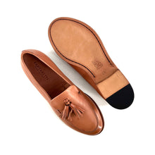 Load image into Gallery viewer, Mocassin à Pompons en Cuir Rose