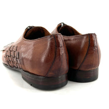Load image into Gallery viewer, Derby Tressé Patte Frangée en Cuir Cognac Patiné