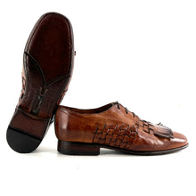 Load image into Gallery viewer, Derby Tressé Patte Frangée en Cuir Cognac Patiné