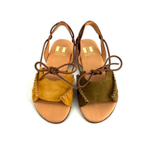 Load image into Gallery viewer, Sandale en Daim Ocre et Cuir Marron