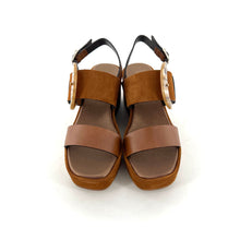 Charger l'image dans la galerie, Sandale Talon Compensé en Cuir et Daim Camel Large Boucle Acétate