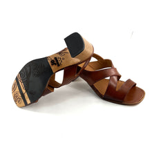 Charger l'image dans la galerie, Sandale Talon Trotteur en Cuir Cognac Veiné