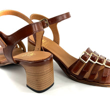 Charger l'image dans la galerie, Sandale Talon Trotteur en Cuir Cognac et Boucles Dorées