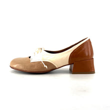 Load image into Gallery viewer, Derby Petit Talon Trotteur en Cuir Beige Camel Et Blanc