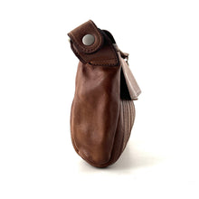 Load image into Gallery viewer, Sac TOP FLAP en Cuir Café Caramel
