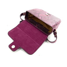 Charger l'image dans la galerie, Sac LOUISE en Cuir Mauve Imprimé Python
