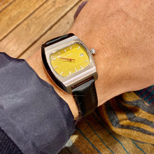 Load image into Gallery viewer, Montre MAGNUM Sunflower / Black