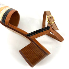 Load image into Gallery viewer, Sandale Talon Trotteur en Cuir Camel Noir et Beige