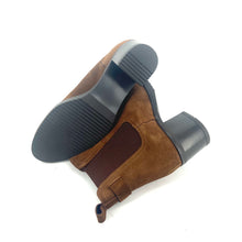 Load image into Gallery viewer, Chelsea Boots Talon Trotteur en Daim Cognac