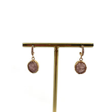 Load image into Gallery viewer, Boucle d'Oreille BABY KARA en Plaqué Or et Quartz Fraise Rose