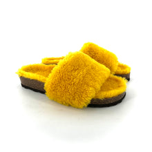 Charger l'image dans la galerie, Pantoufles en Peau Lainée Jaune Semelle façon "Birkenstock"