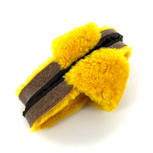 Charger l'image dans la galerie, Pantoufles en Peau Lainée Jaune Semelle façon "Birkenstock"