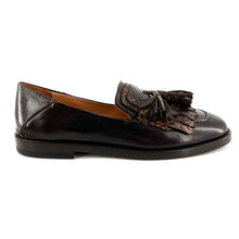 Load image into Gallery viewer, Mocassin en Cuir Marron et Pompons Python