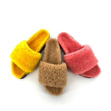 Charger l'image dans la galerie, Pantoufles en Peau Lainée Rose Semelle façon "Birkenstock"
