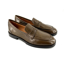 Load image into Gallery viewer, Mocassin Ultra-Souple en Cuir Kaki