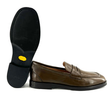 Load image into Gallery viewer, Mocassin Ultra-Souple en Cuir Kaki