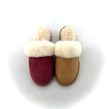 Charger l'image dans la galerie, Chaussons en Peau Lainée Rose Semelle Antidérapante