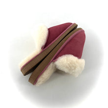 Charger l'image dans la galerie, Chaussons en Peau Lainée Rose Semelle Antidérapante