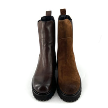 Load image into Gallery viewer, Chelsea Boots Semelle Crantée en Daim Café