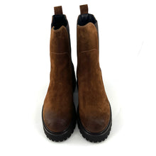 Load image into Gallery viewer, Chelsea Boots Semelle Crantée en Daim Café