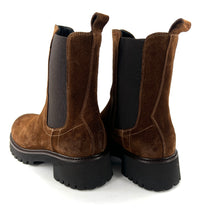 Load image into Gallery viewer, Chelsea Boots Semelle Crantée en Daim Café