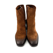 Load image into Gallery viewer, Boots Talon Trotteur Zippé Intérieur en Daim Cigare
