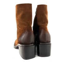 Load image into Gallery viewer, Boots Talon Trotteur Zippé Intérieur en Daim Cigare
