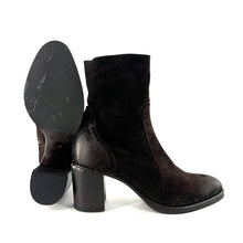 Load image into Gallery viewer, Boots Talon Zippé Intérieur en Daim Chocolat
