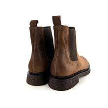 Load image into Gallery viewer, Chelsea Boots en Daim Marron et Semelle Crêpe